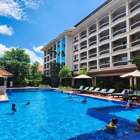 Hotel Somadevi Angkor Resort & Spa Sziemreap Kültér fotó