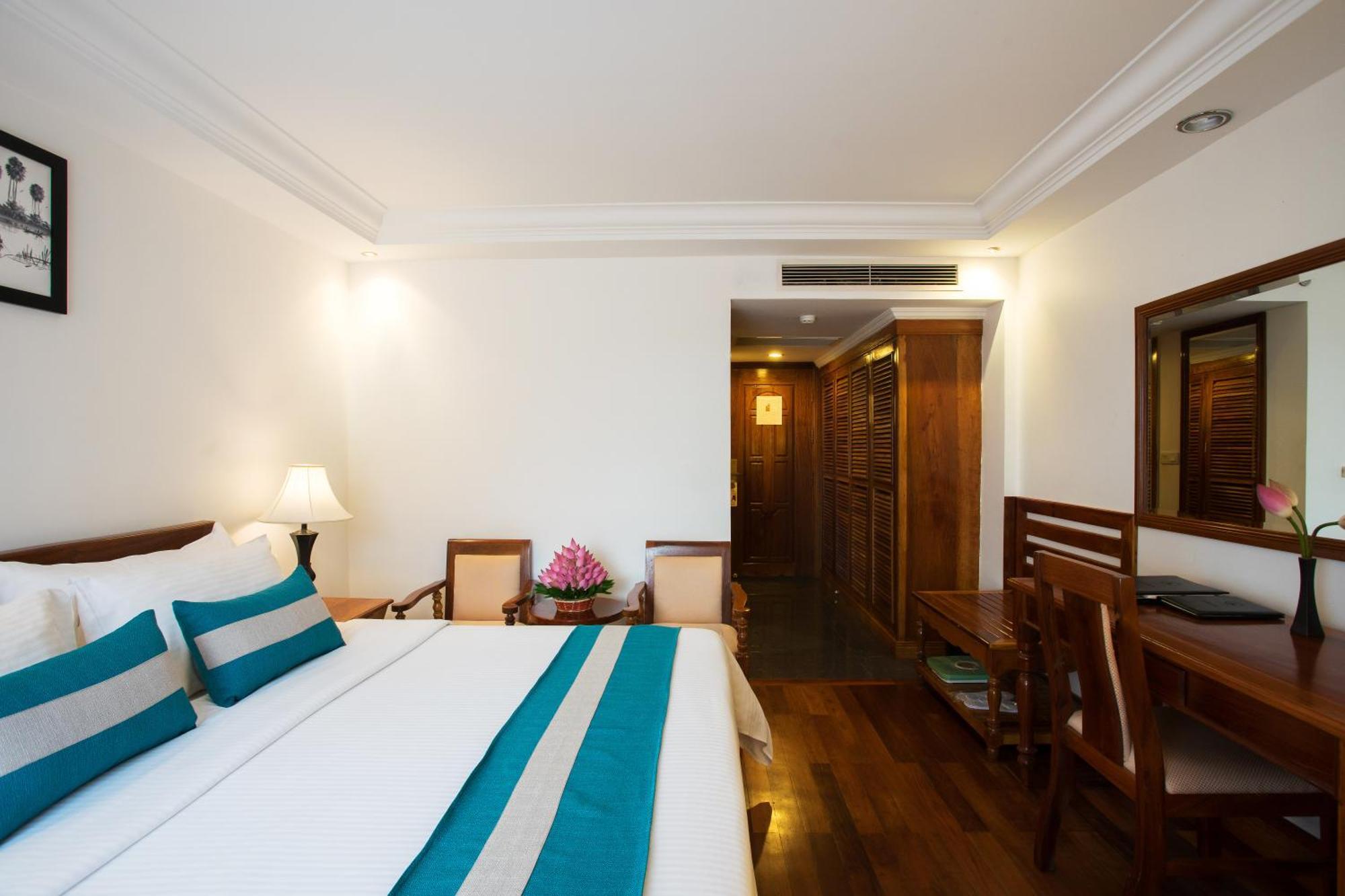 Hotel Somadevi Angkor Resort & Spa Sziemreap Kültér fotó