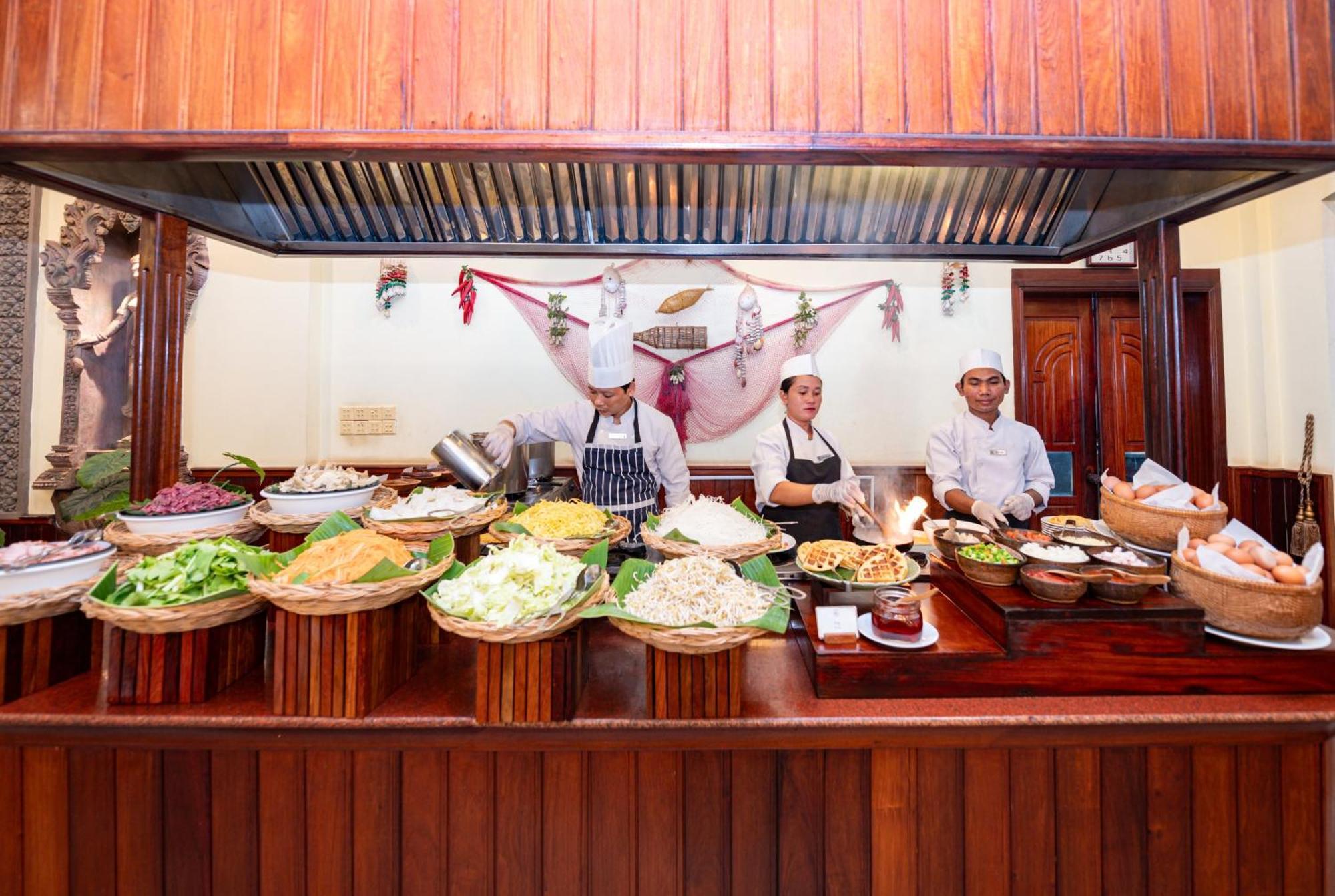 Hotel Somadevi Angkor Resort & Spa Sziemreap Kültér fotó