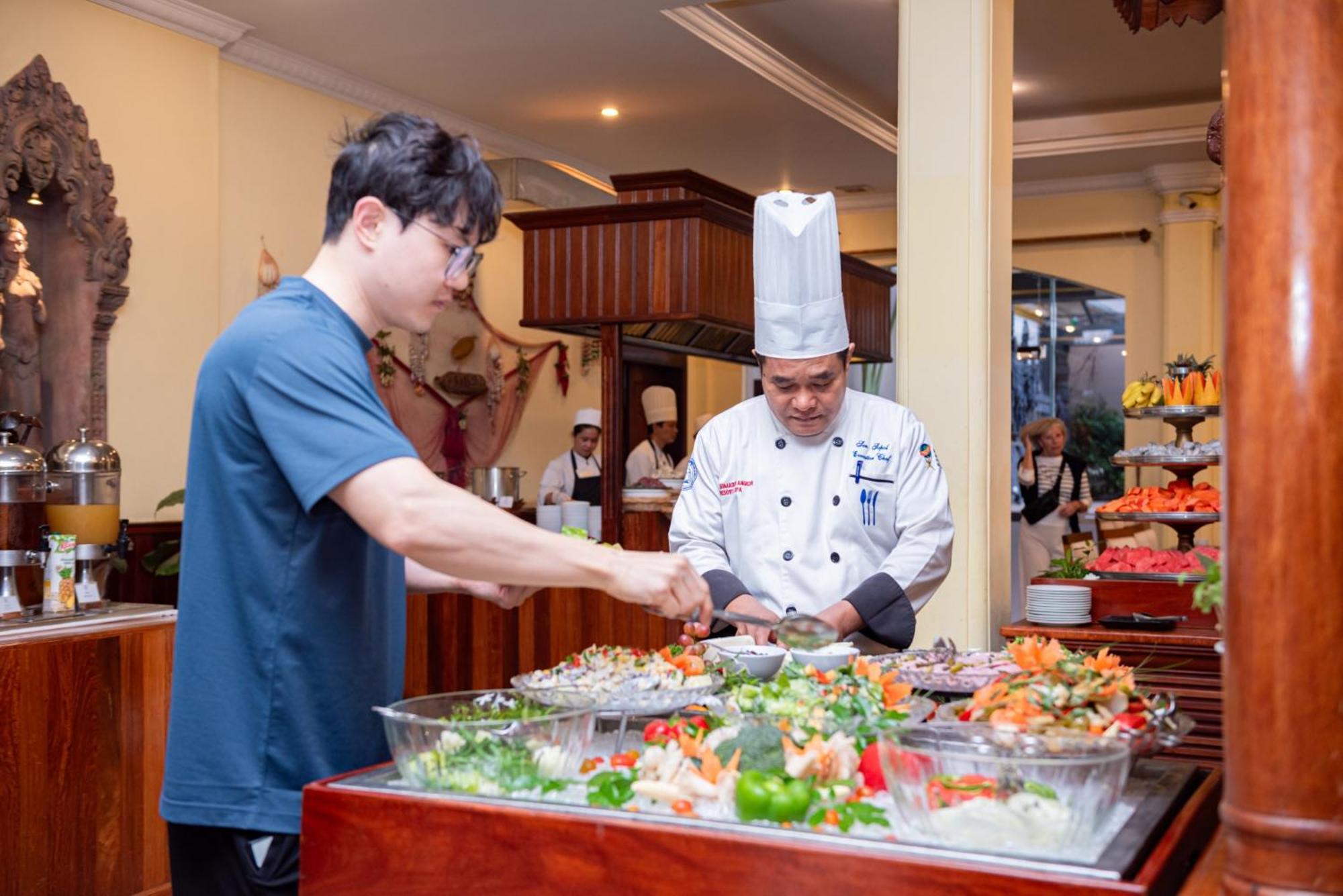 Hotel Somadevi Angkor Resort & Spa Sziemreap Kültér fotó
