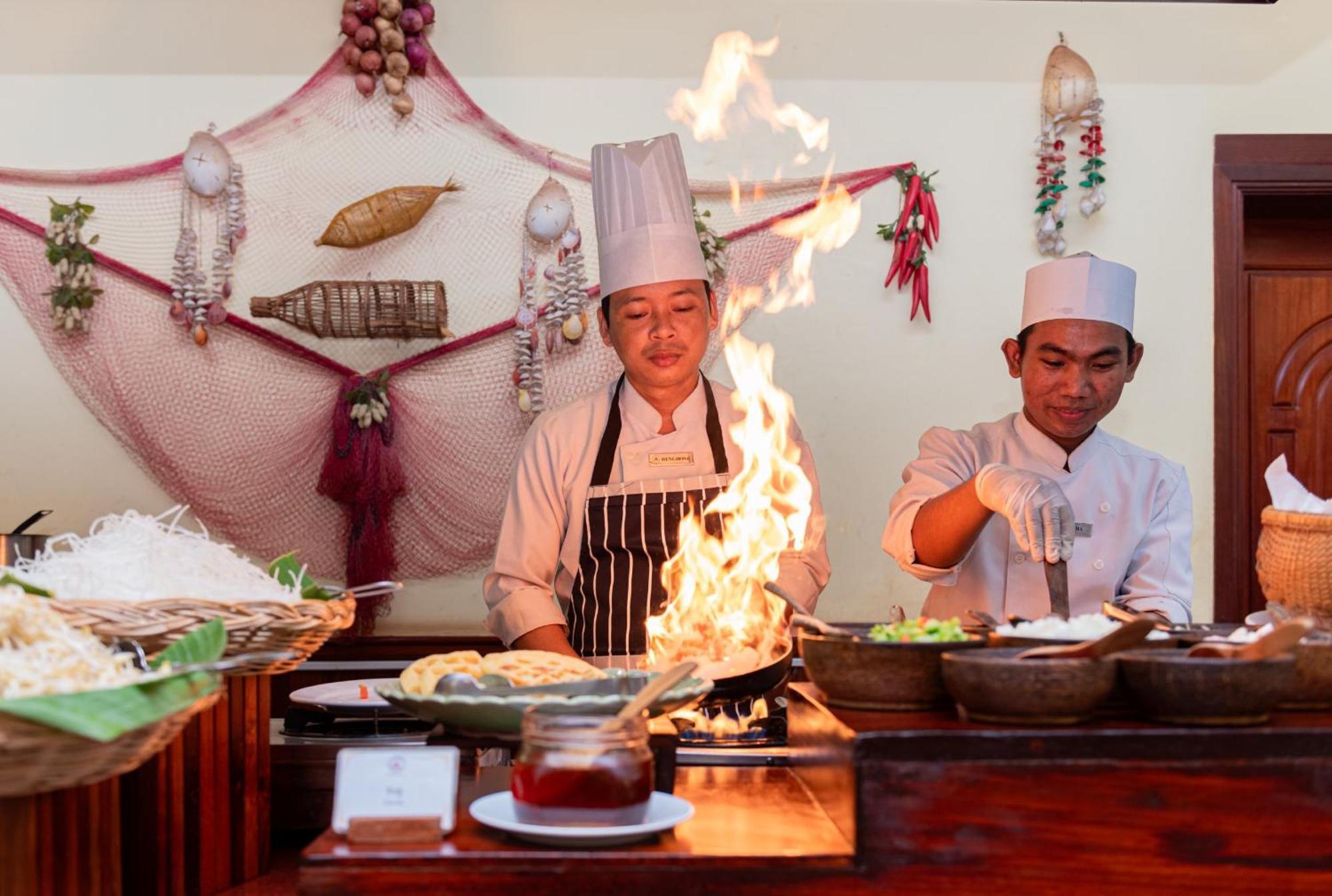 Hotel Somadevi Angkor Resort & Spa Sziemreap Kültér fotó