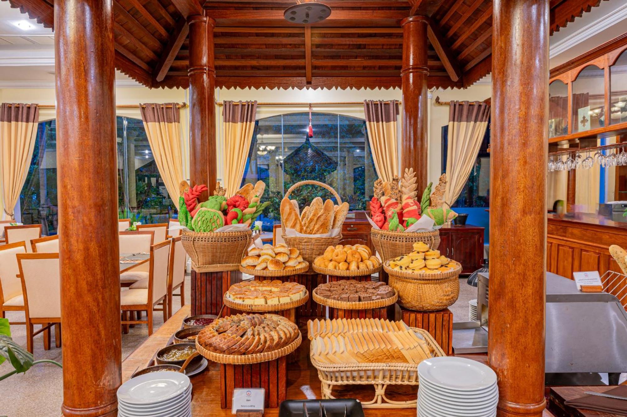 Hotel Somadevi Angkor Resort & Spa Sziemreap Kültér fotó