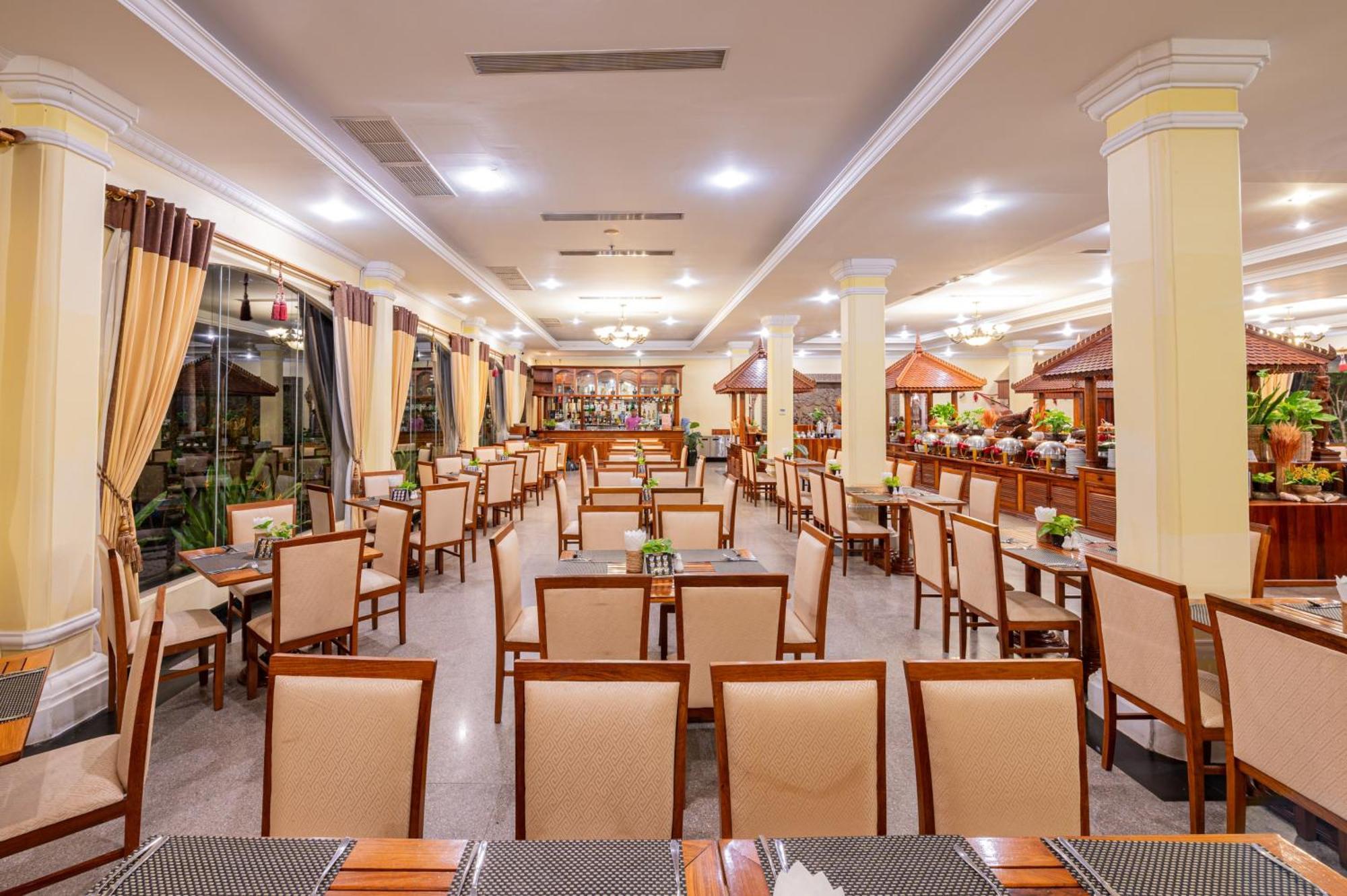 Hotel Somadevi Angkor Resort & Spa Sziemreap Kültér fotó