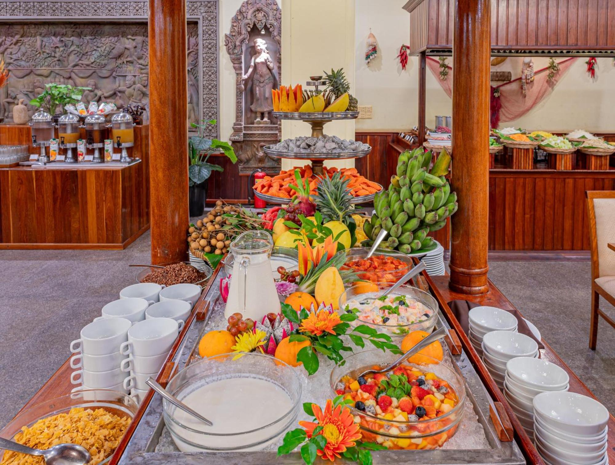 Hotel Somadevi Angkor Resort & Spa Sziemreap Kültér fotó