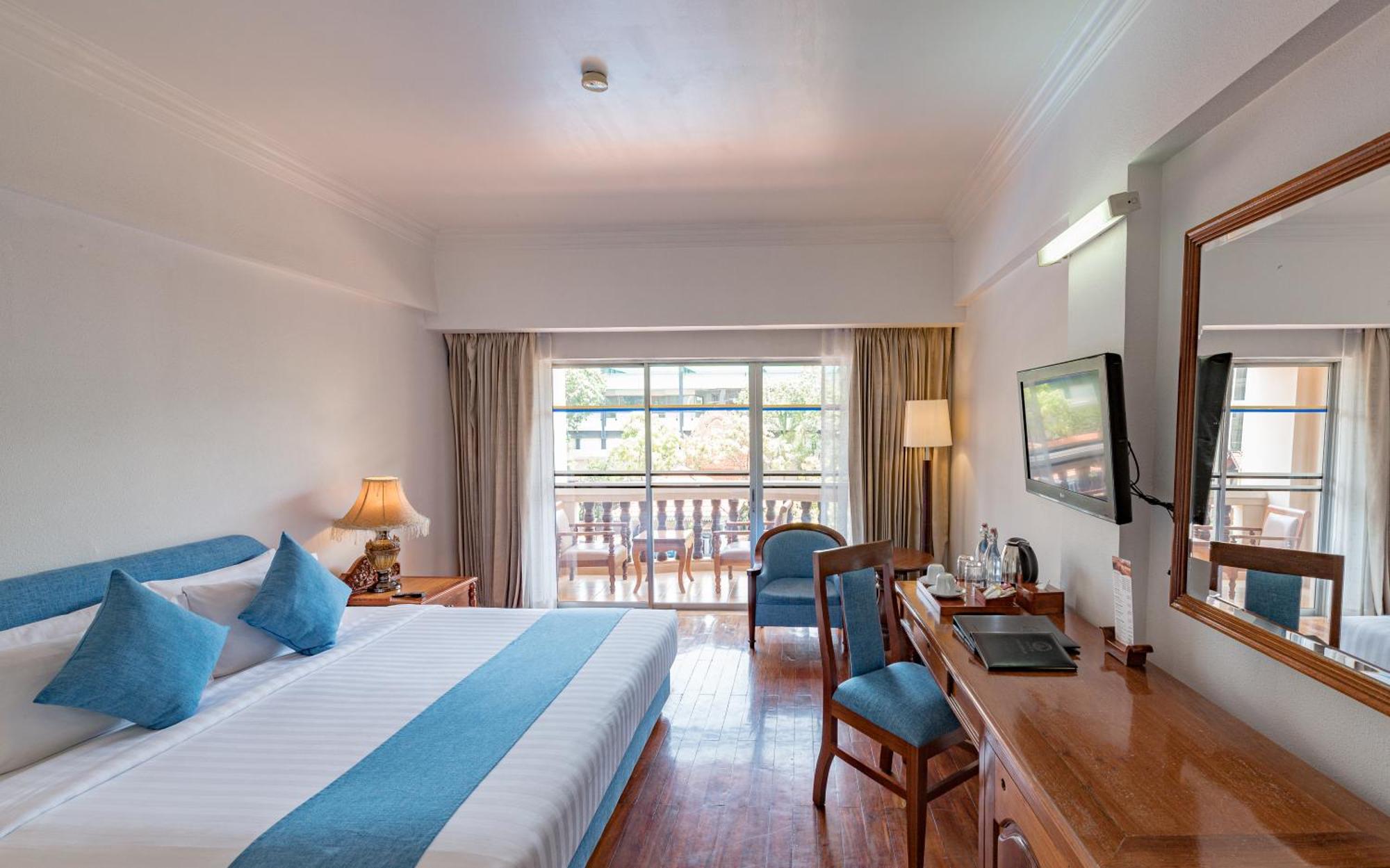 Hotel Somadevi Angkor Resort & Spa Sziemreap Kültér fotó