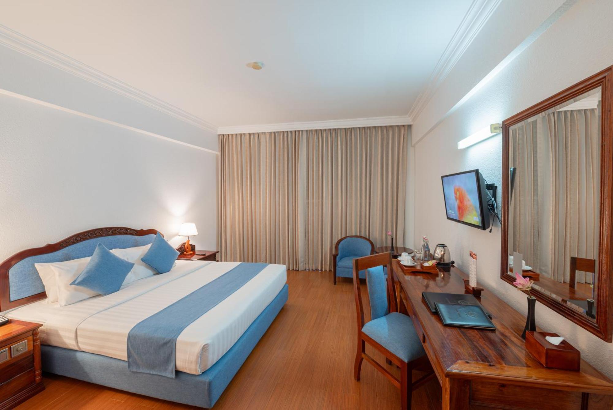 Hotel Somadevi Angkor Resort & Spa Sziemreap Kültér fotó