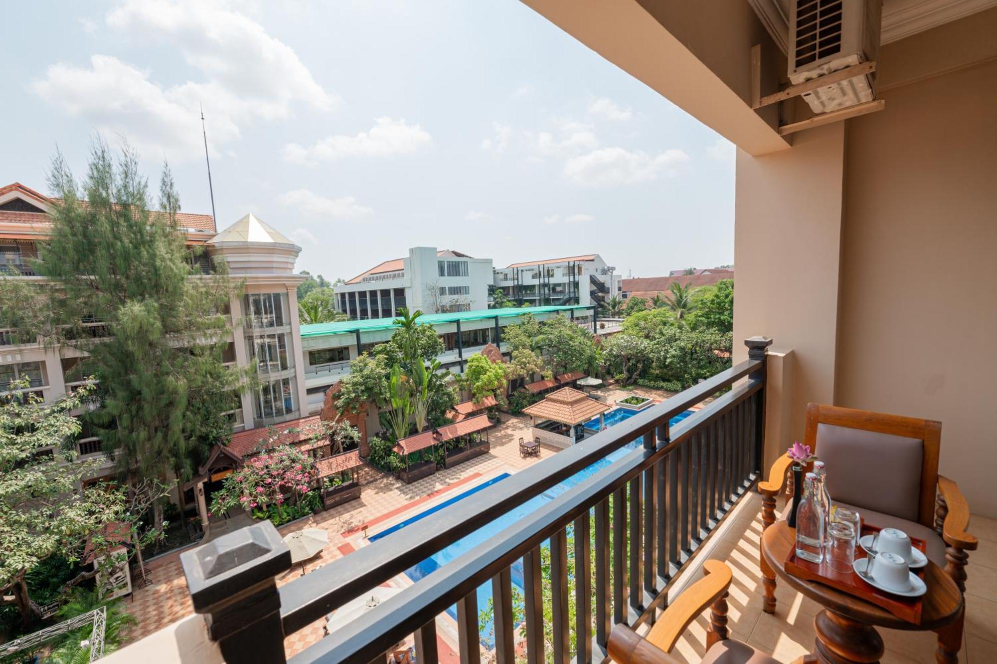 Hotel Somadevi Angkor Resort & Spa Sziemreap Kültér fotó