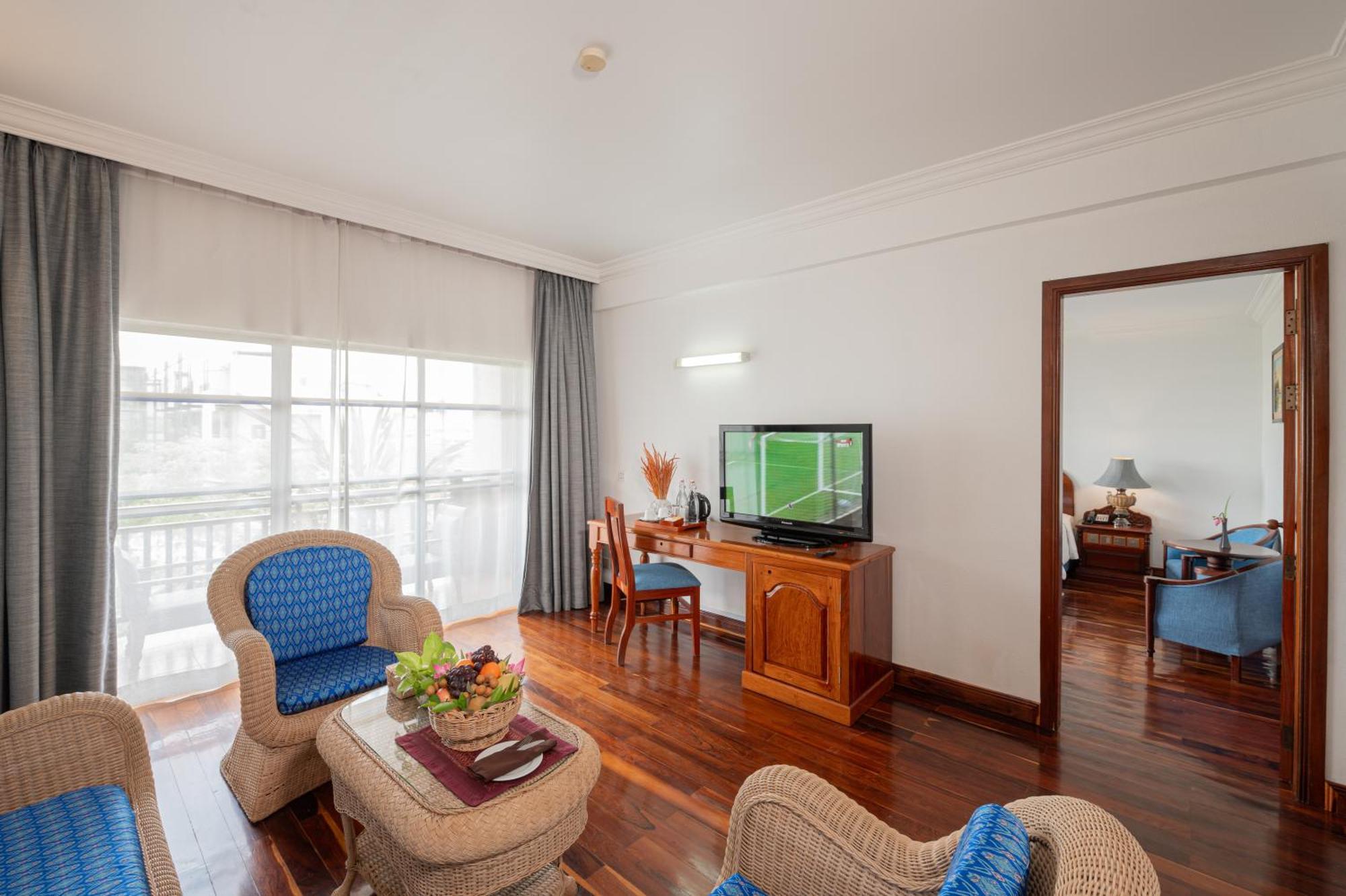 Hotel Somadevi Angkor Resort & Spa Sziemreap Kültér fotó