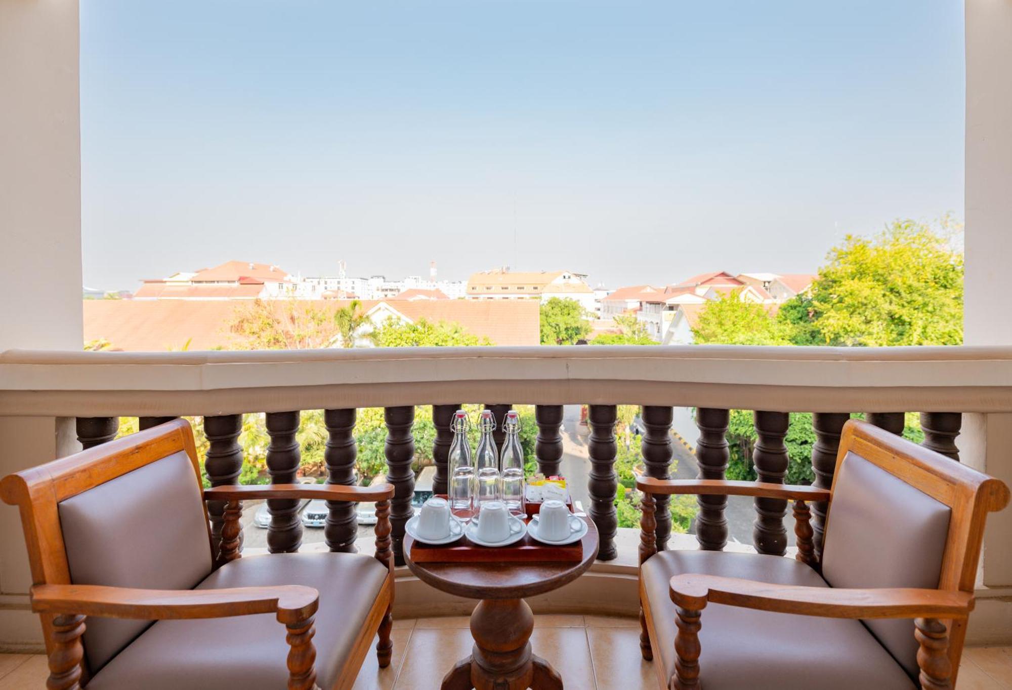 Hotel Somadevi Angkor Resort & Spa Sziemreap Kültér fotó
