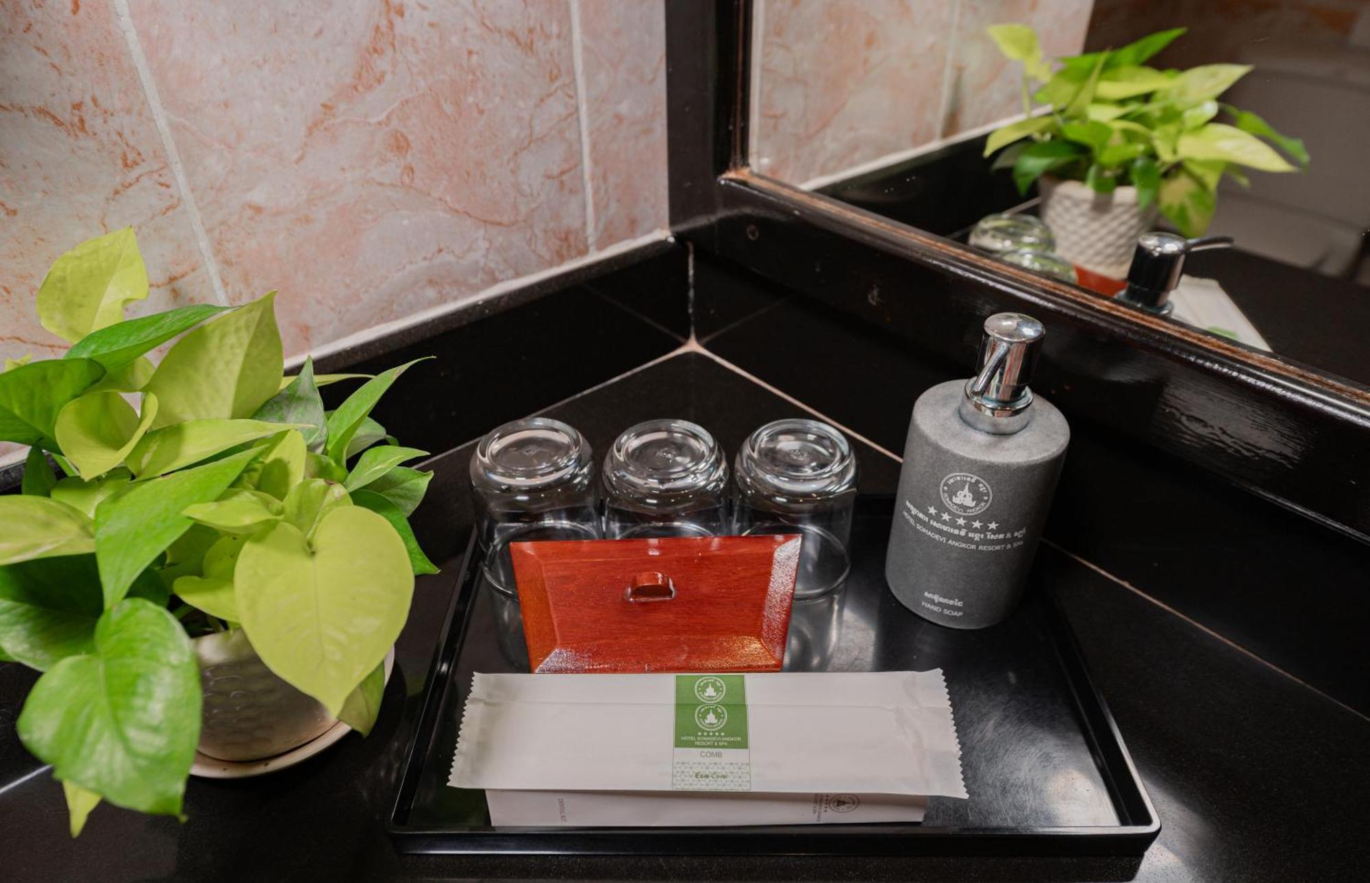 Hotel Somadevi Angkor Resort & Spa Sziemreap Kültér fotó