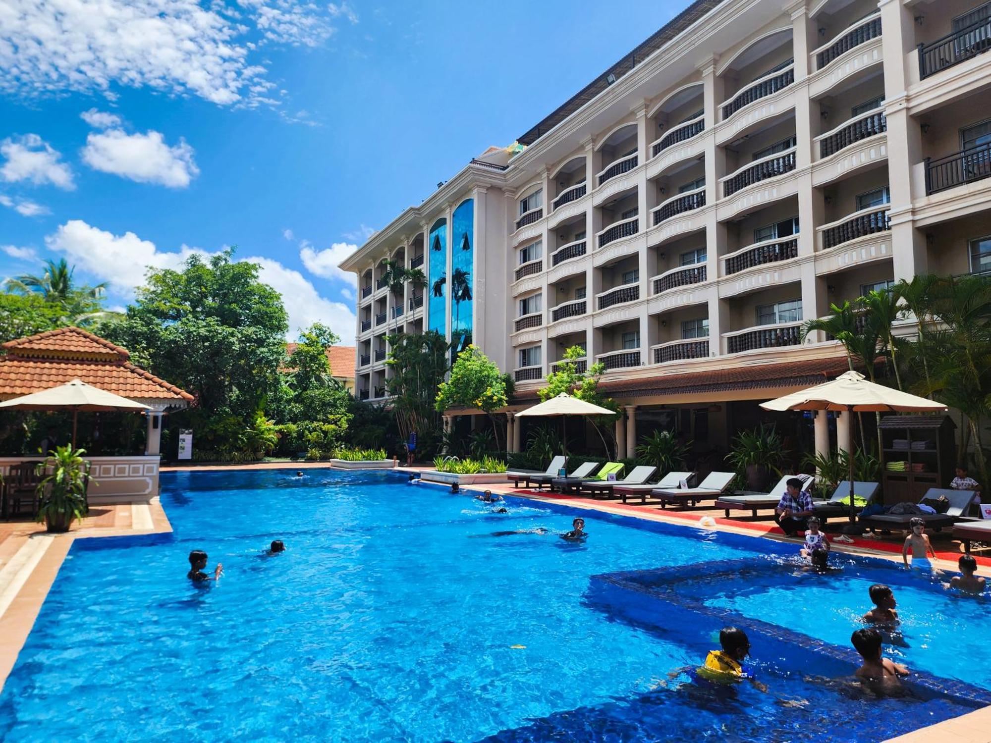 Hotel Somadevi Angkor Resort & Spa Sziemreap Kültér fotó